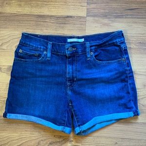 Levi’s Mid Length Short